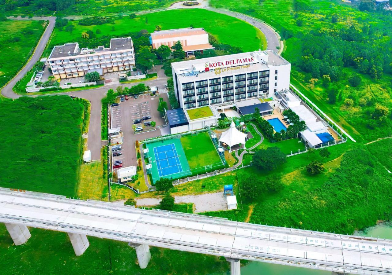 Le Premier Hotel Deltamas Cikarang Luaran gambar
