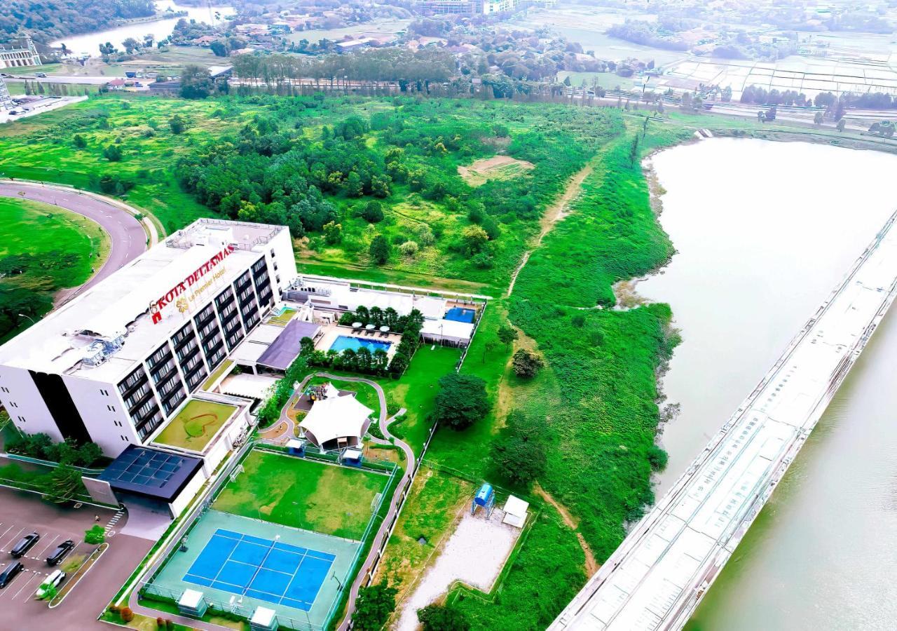 Le Premier Hotel Deltamas Cikarang Luaran gambar