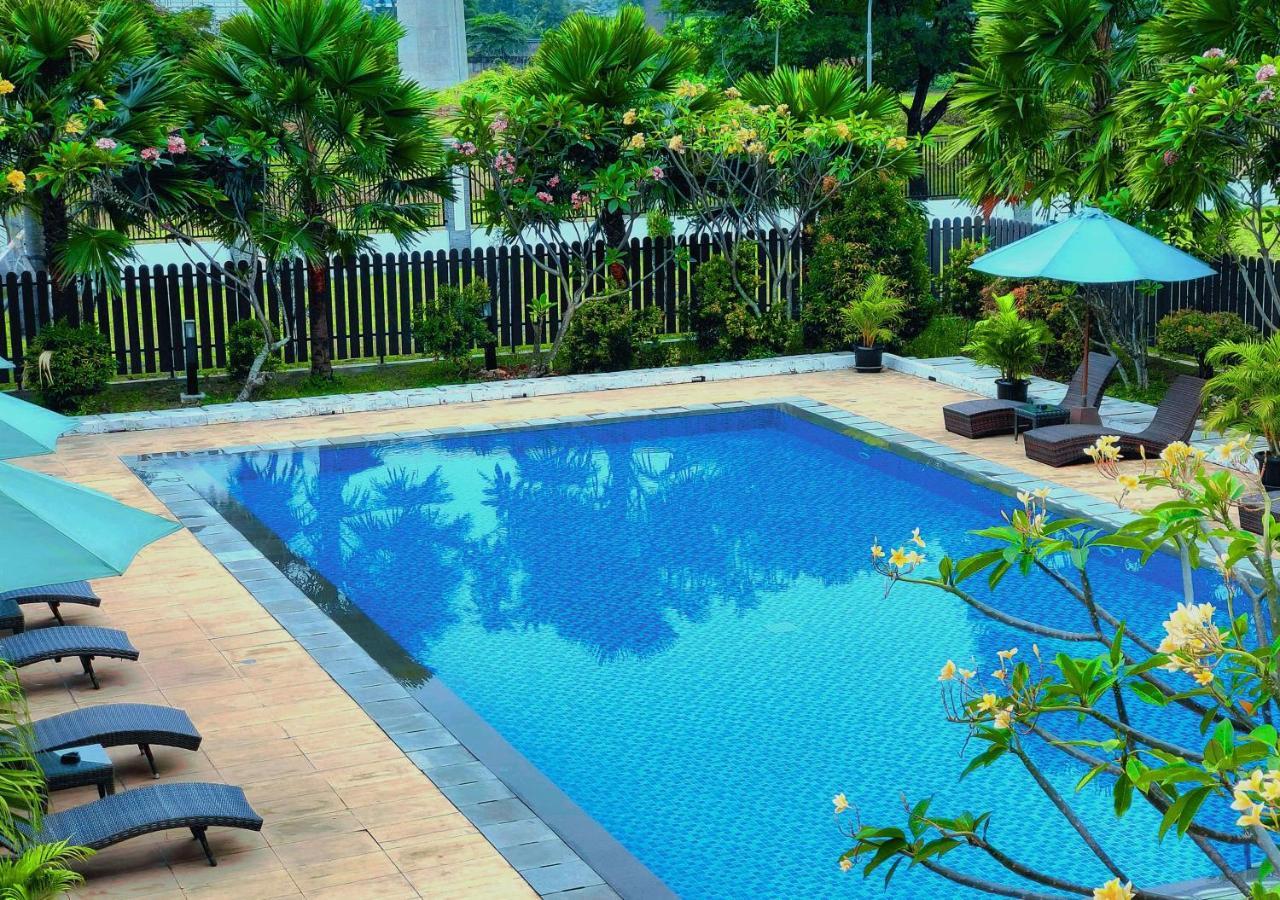 Le Premier Hotel Deltamas Cikarang Luaran gambar