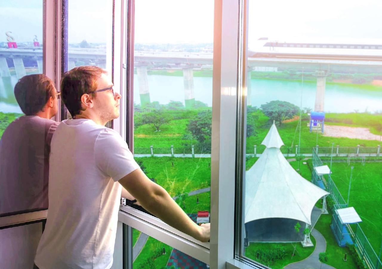 Le Premier Hotel Deltamas Cikarang Luaran gambar