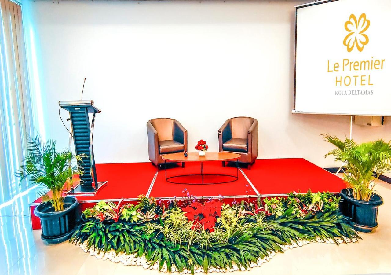 Le Premier Hotel Deltamas Cikarang Luaran gambar