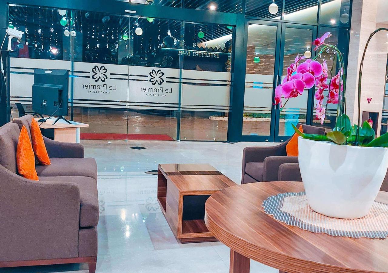 Le Premier Hotel Deltamas Cikarang Luaran gambar