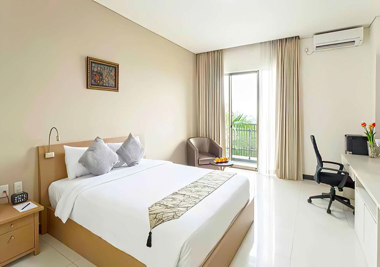 Le Premier Hotel Deltamas Cikarang Luaran gambar
