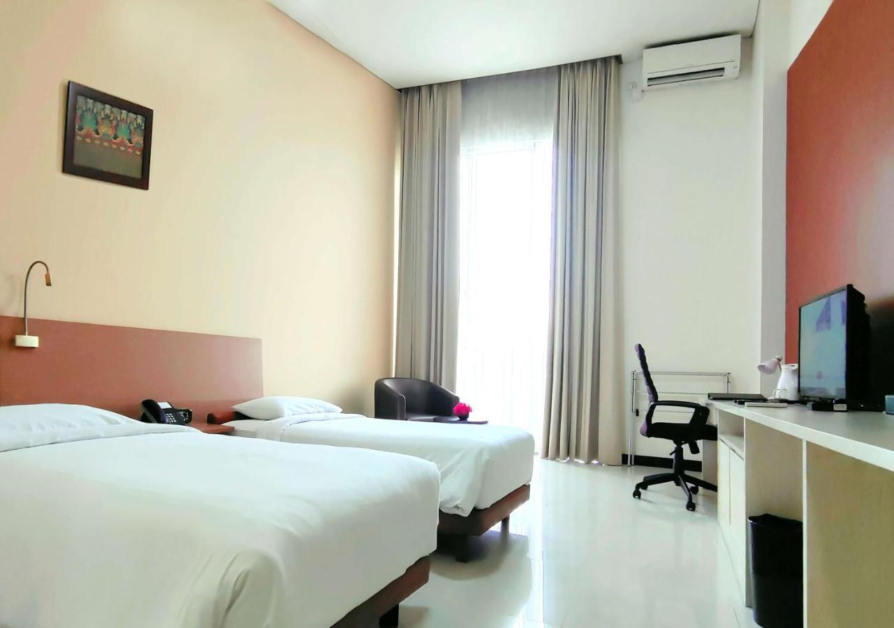 Le Premier Hotel Deltamas Cikarang Luaran gambar
