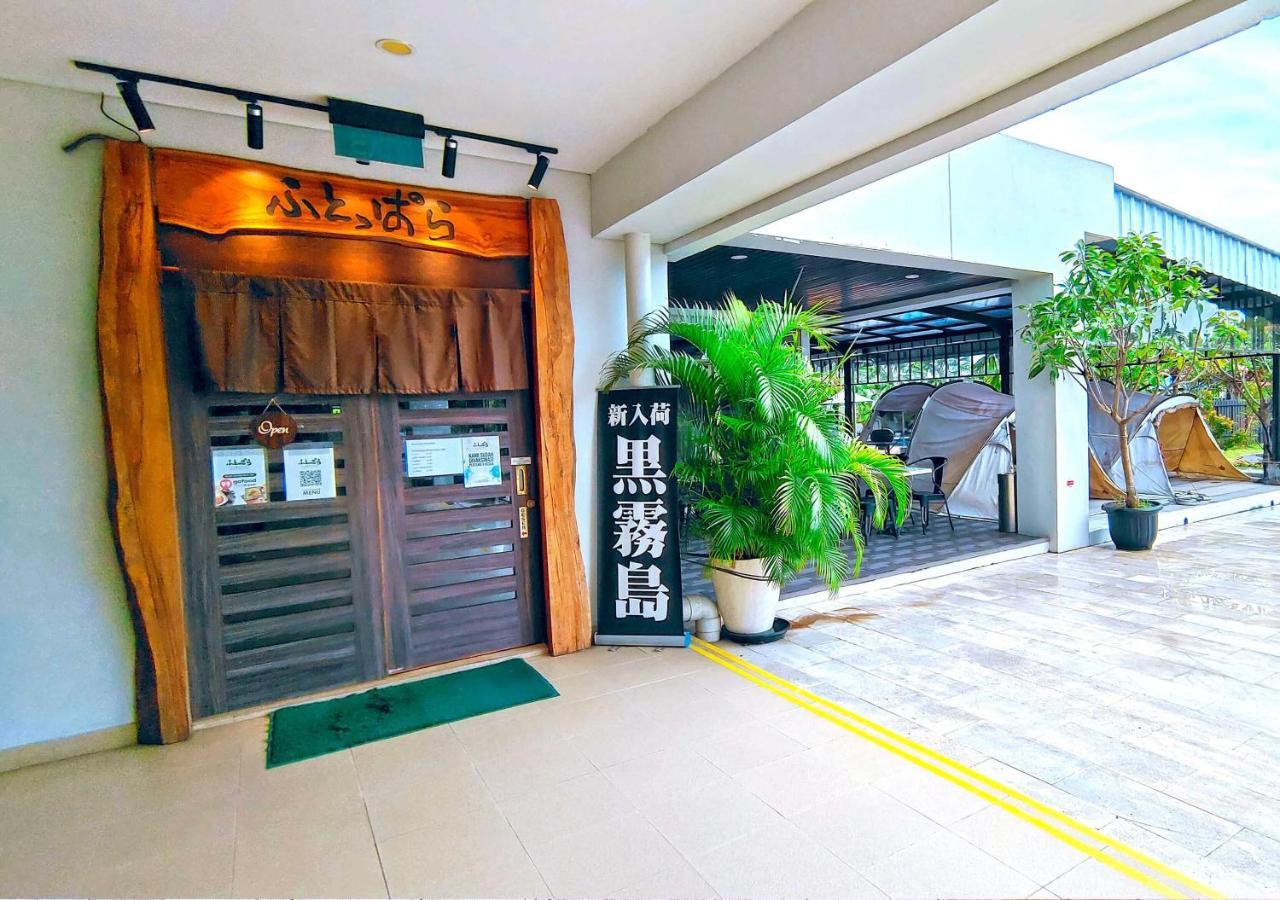 Le Premier Hotel Deltamas Cikarang Luaran gambar