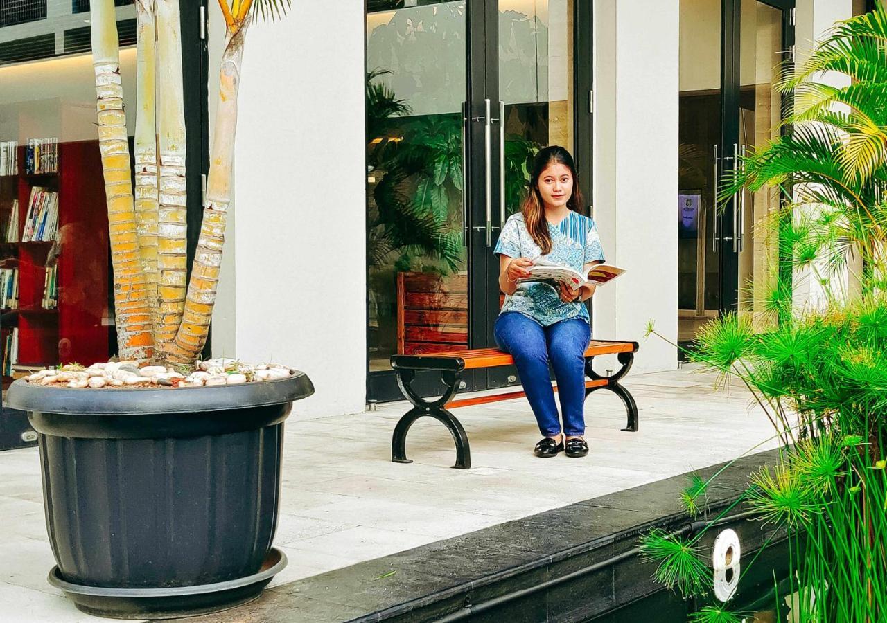 Le Premier Hotel Deltamas Cikarang Luaran gambar
