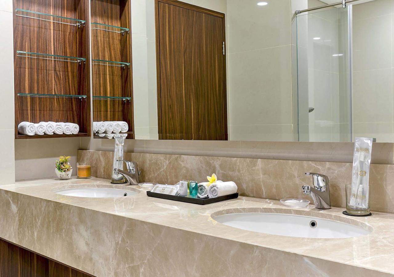 Le Premier Hotel Deltamas Cikarang Luaran gambar