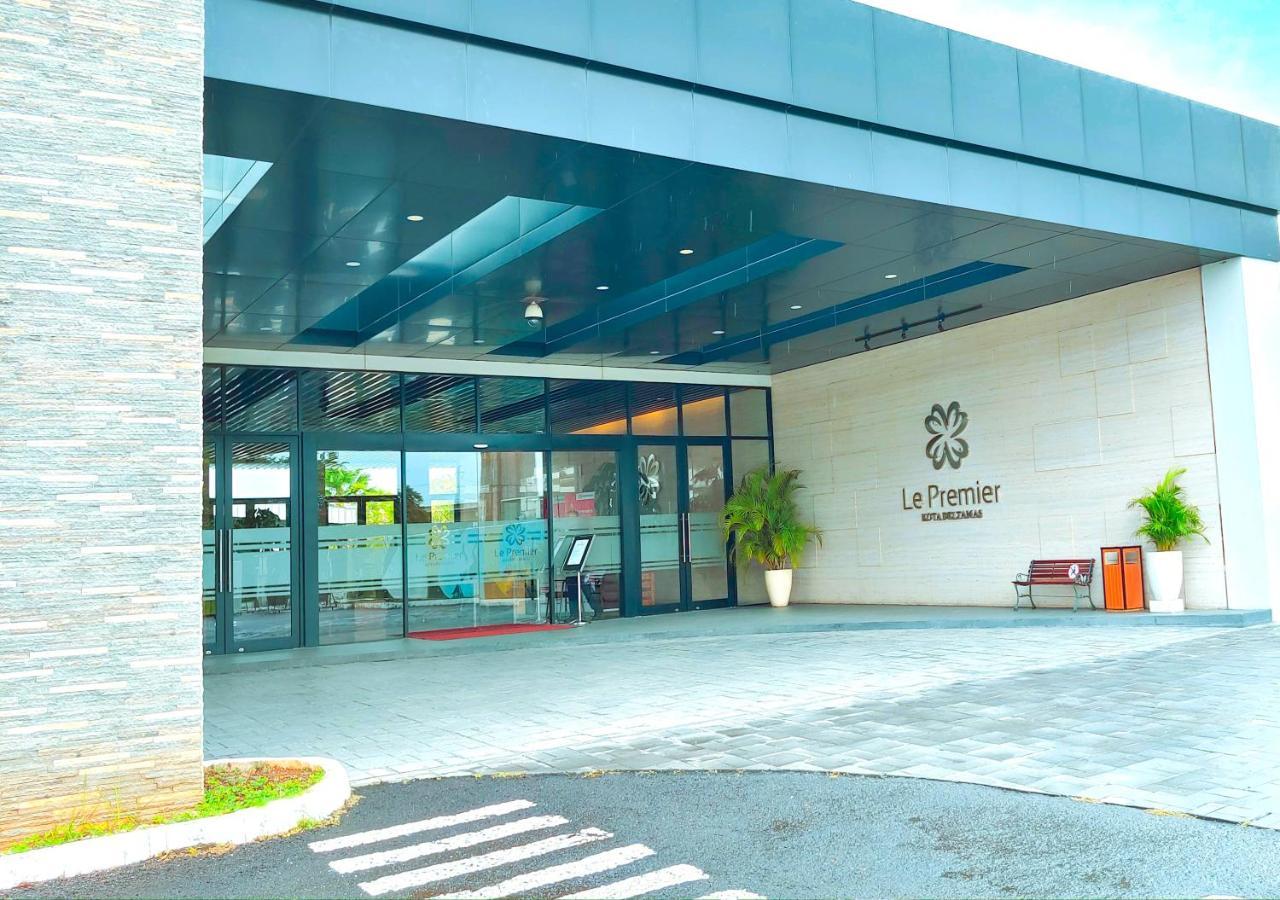 Le Premier Hotel Deltamas Cikarang Luaran gambar