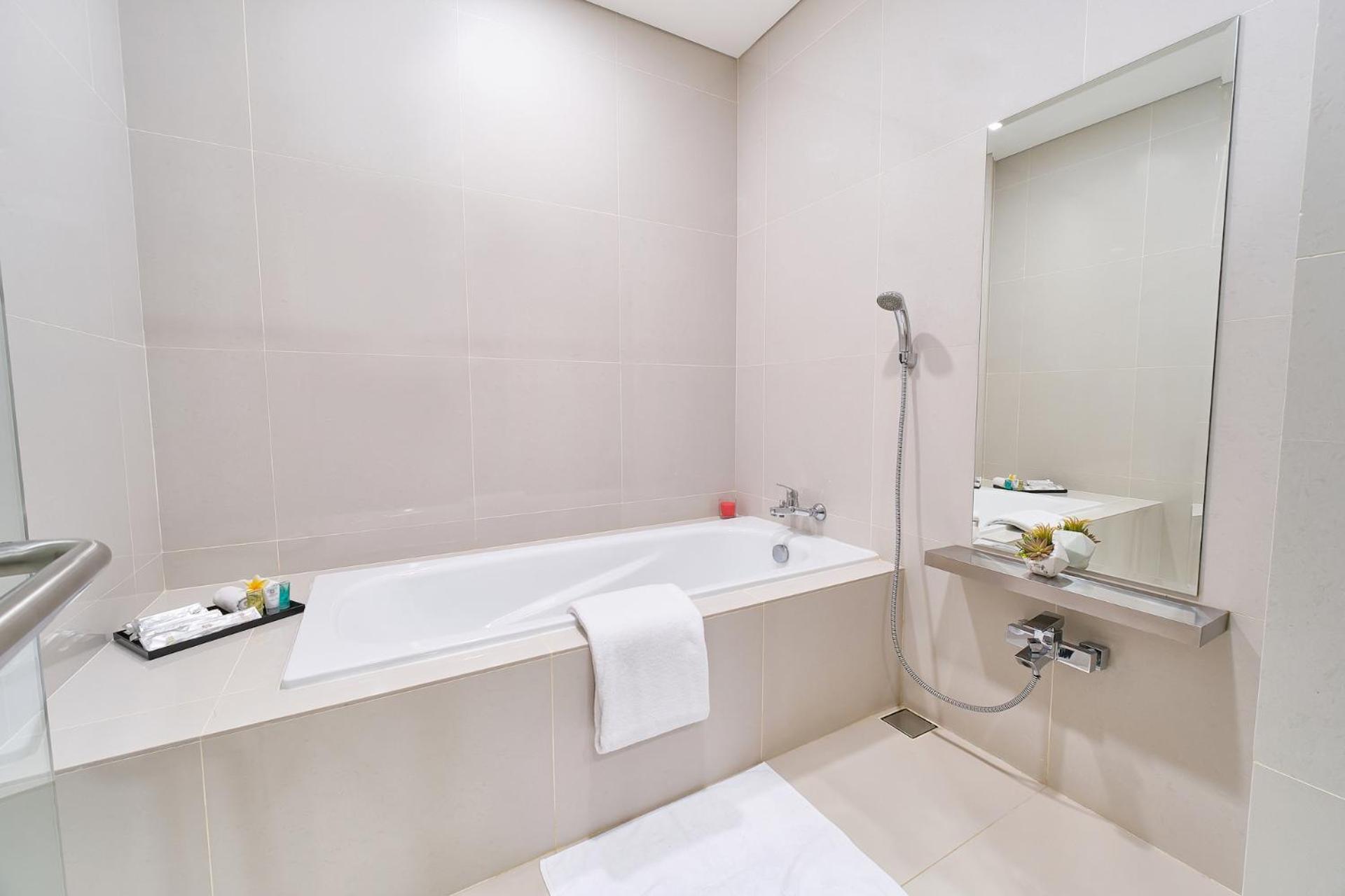 Le Premier Hotel Deltamas Cikarang Bilik gambar