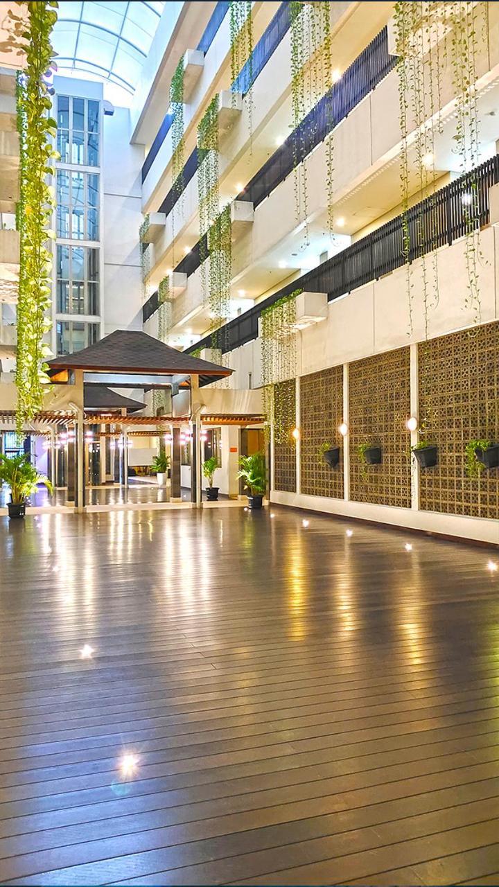 Le Premier Hotel Deltamas Cikarang Luaran gambar