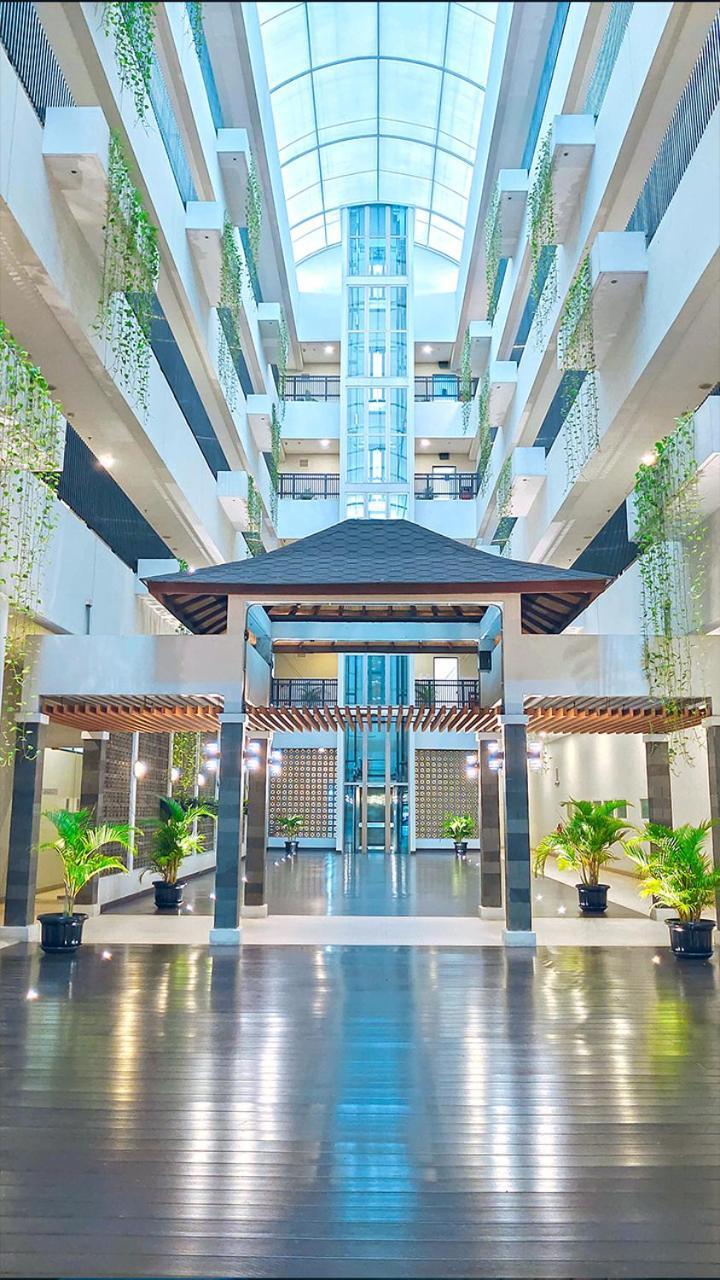 Le Premier Hotel Deltamas Cikarang Luaran gambar